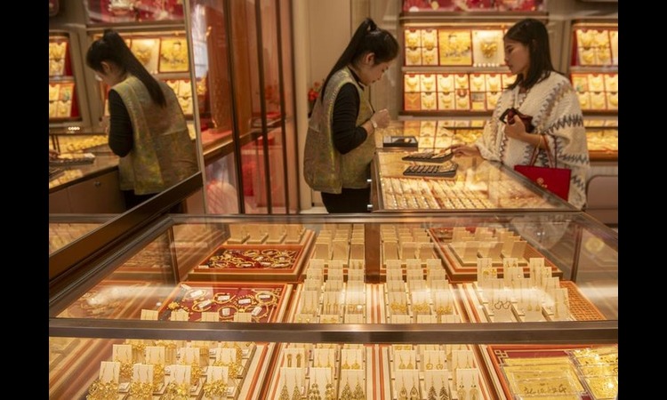 Why Are Dubai Gold Prices Steady After Dropping $60 in a Month?